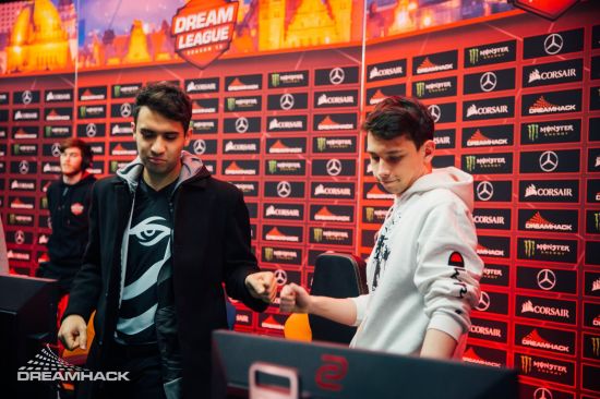 CF手游星见奇遇3.19版本全新上线女团角色与EVO套装